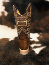 Load image into Gallery viewer, Cincelado Florestino Cedro Bota Vaquera