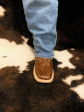 Load image into Gallery viewer, Cincelado Florestino Cedro Bota Vaquera