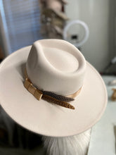 Load image into Gallery viewer, Ivory Felt Hat
